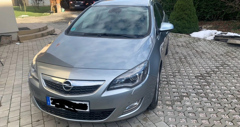 Opel Astra cena 23000 przebieg: 181393, rok produkcji 2011 z Września małe 154